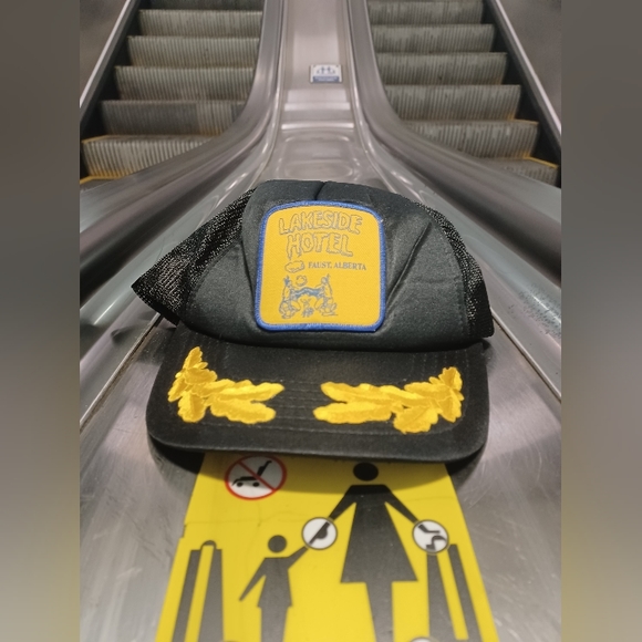 Vintage "Lakeside Hotel - Faust Alberta" Embroided Mesh Trucker Snapback Hat - Picture 1 of 2